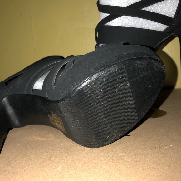 Black heels - Picture 5 of 5